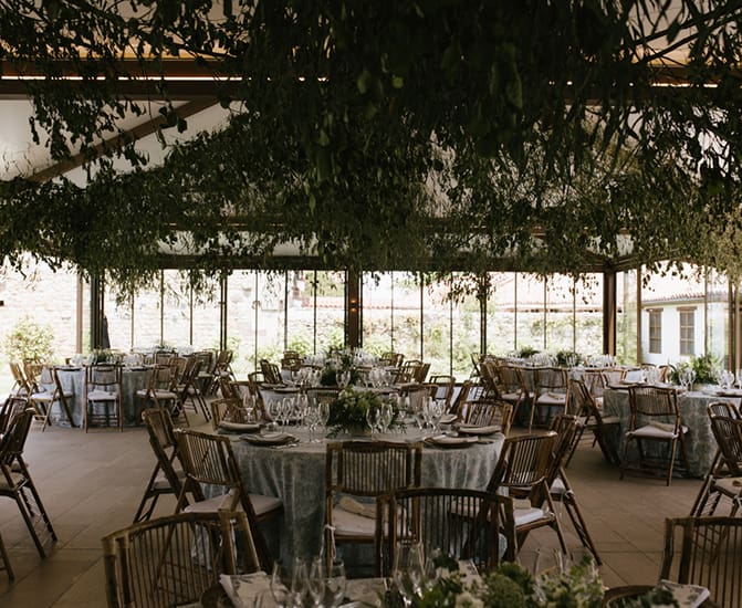 Tu evento en Palacio de Caranceja Salón decorado con flores