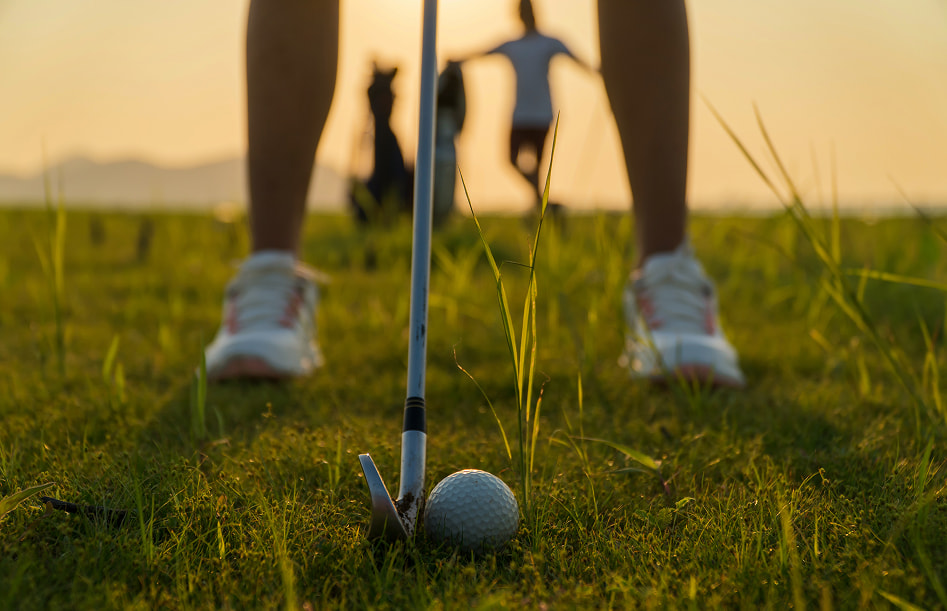 Paquete de golf Persona jugando al golf