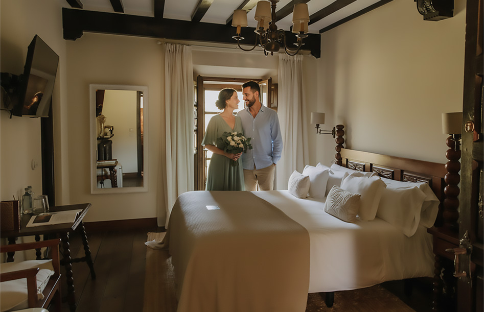 Caja Regalo 1 Pareja con un ramo en la habitación doble superior